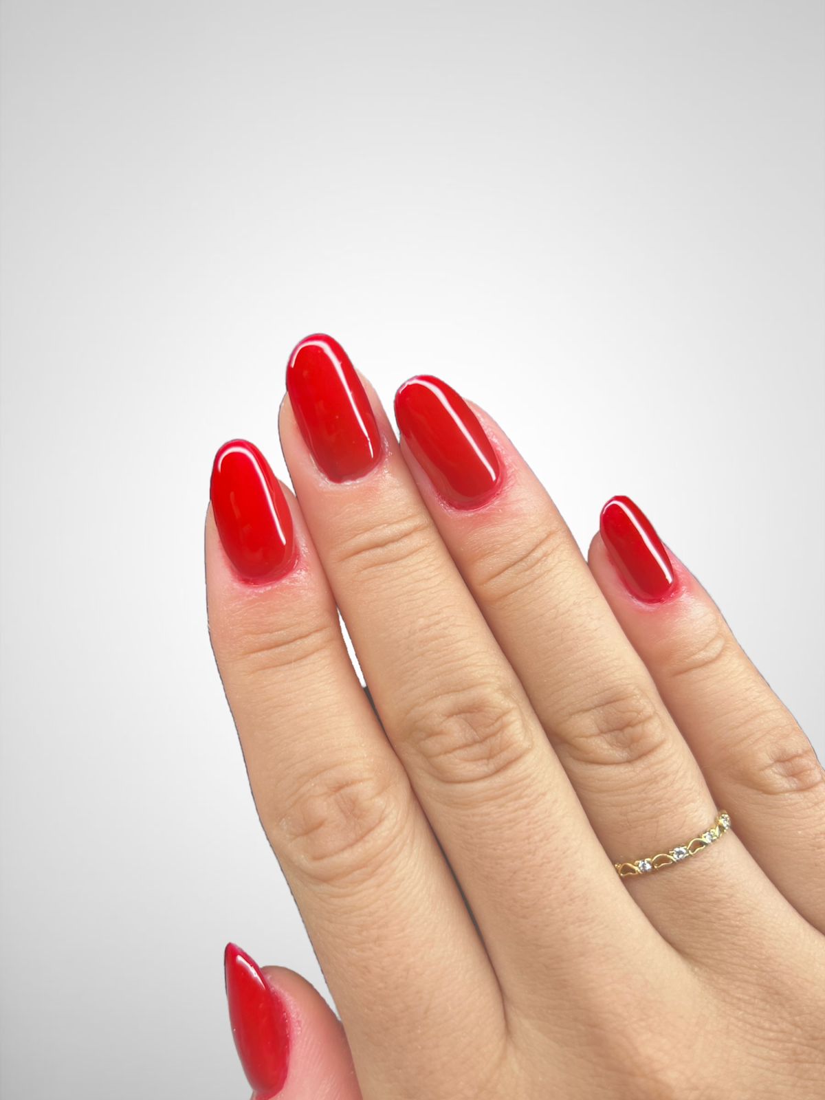 Manicure de luxo em branco brilhante